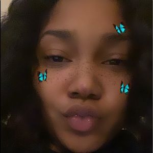 Meet your Posher, Destinee moet